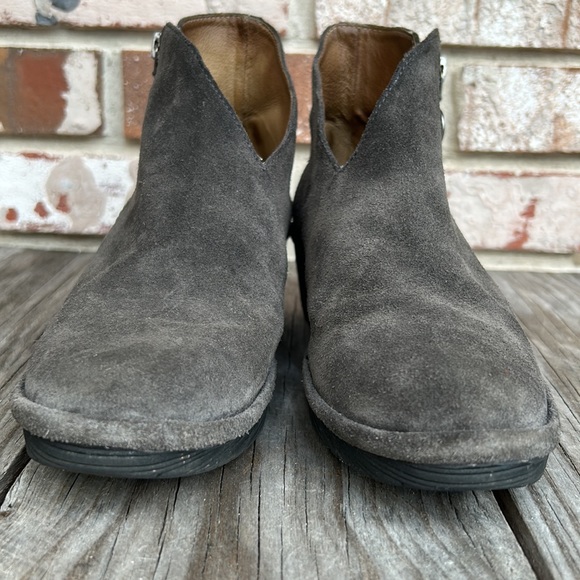 Booties Fly London charcoal gray suede ankle 1 1/2 wedge zip premium lea… - Picture 2 of 11